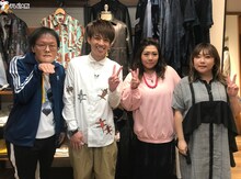 左からアインシュタイン、海原やすよ ともこ。