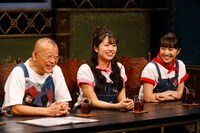 （左から）笑福亭鶴瓶、佐々木彩夏、百田夏菜子。(c)関西テレビ