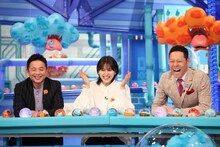 スタジオの（左から）恵俊彰、長澤まさみ、東野幸治。(c)フジテレビ