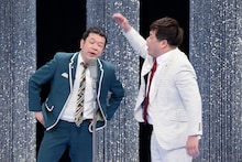 “ちょうどいい下ネタ”漫才を披露するプラス・マイナス。