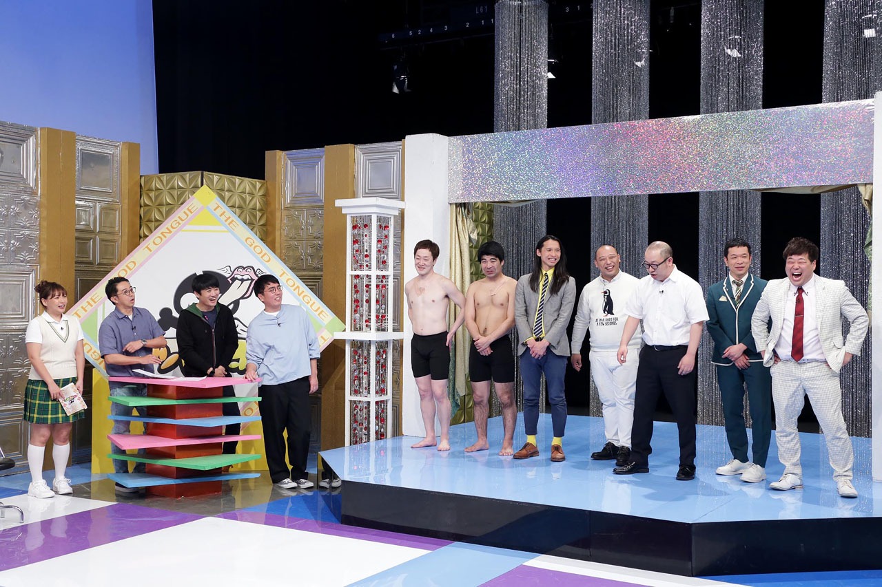 「ネタギリッシュNIGHT新人戦」で優勝したプラス・マイナス（右から2人）。