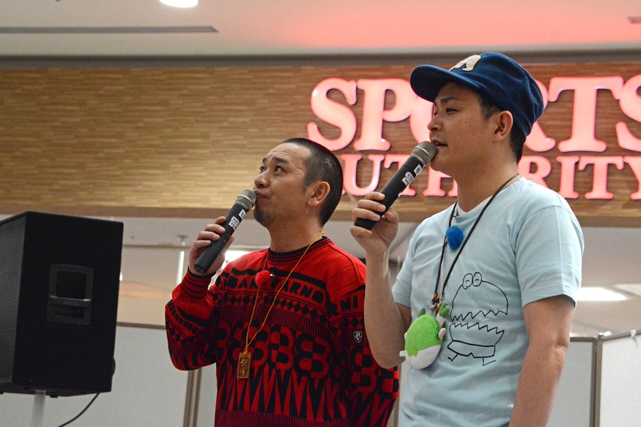 「いろはに千鳥」のDVD発売記念イベントに登場した千鳥。