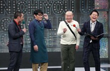 ずん（中央2人）と千鳥。