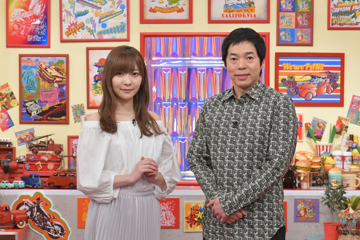 「いまだにファンです！」MCの（左から）指原莉乃、今田耕司。(c)テレビ朝日