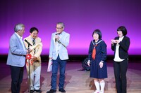 シティボーイズ（左から3人）と阿佐ヶ谷姉妹。