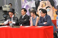 （左から）バイきんぐ小峠、くりぃむしちゅー有田、伊原六花、平成ノブシコブシ吉村。(c)TBS