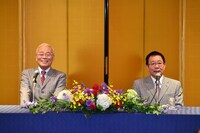 会見を開いたオール阪神・巨人。