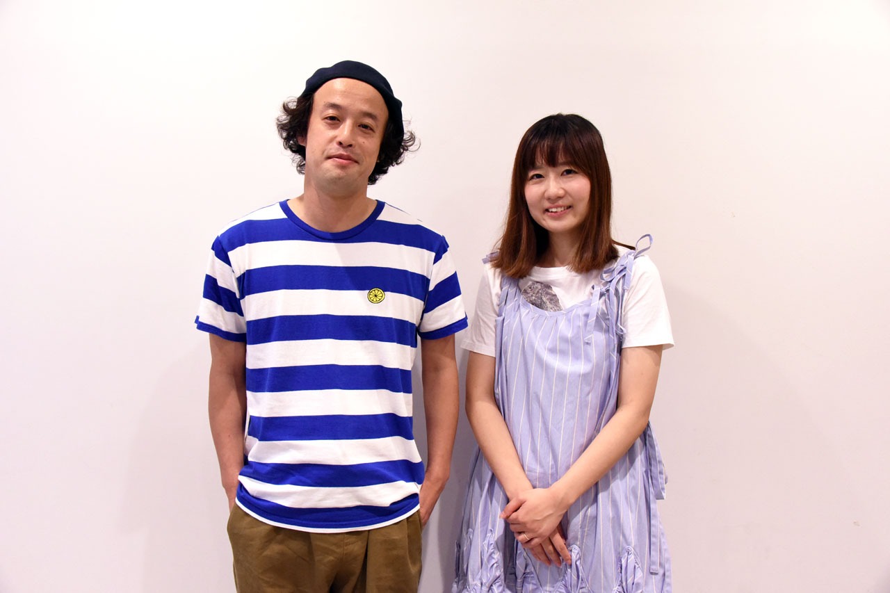 エレキコミックやつい（左）ともふくちゃん（右）。