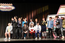 EXITが舞台袖へはけそうになり、MCのタケトに「EXIT（＝出口）に行こうとしてる」とツッコまれた場面。