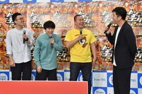 「キングオブコント2019」開催発表会見に出席した（左から）ハナコ、あべこうじ。