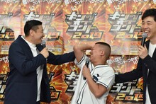 3位となったKOC2018のことを思い出そうとすると頭が割れそうになるチョコレートプラネット松尾（中央）。