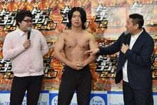 （左から）マヂカルラブリー、チョコレートプラネット長田。