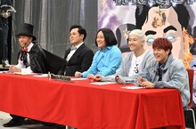 （左から）バイきんぐ小峠、くりぃむしちゅー有田、永野、小森隼、中務裕太。(c)TBS