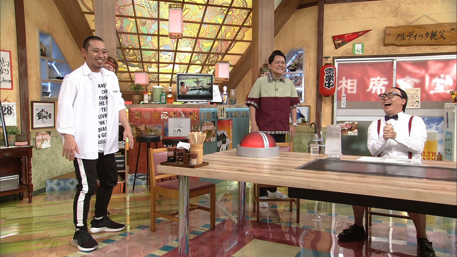 千鳥とトレンディエンジェルたかし（右）。(c)ABC