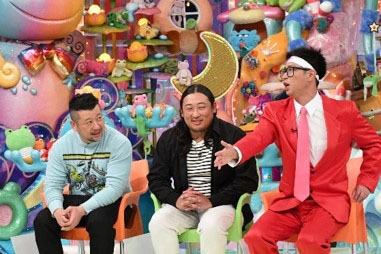 左からケンドーコバヤシ、ロバート秋山、パンサー尾形。