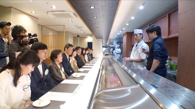 「凄技！仮スマ動画」のワンシーン。(c)日本テレビ