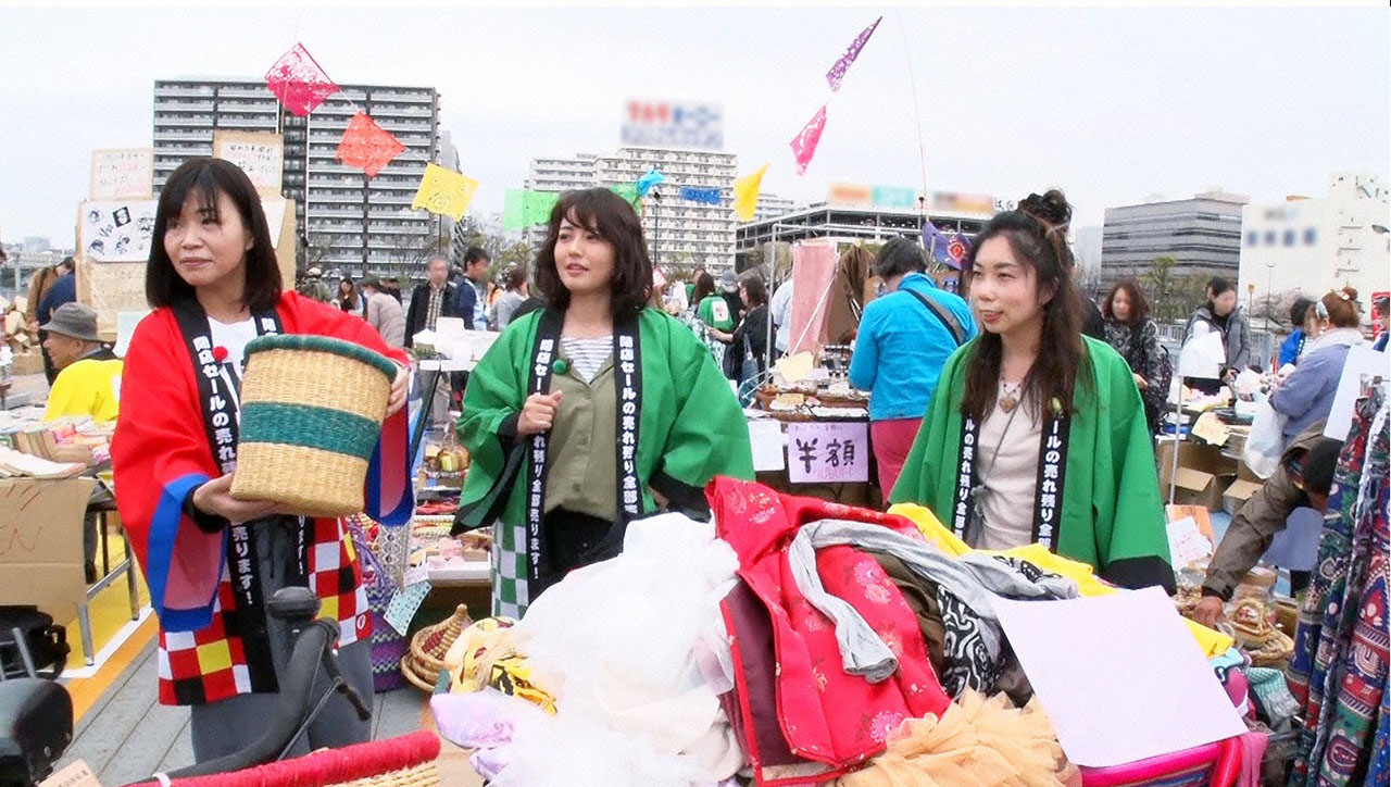巨大フリマの様子。(c)テレビ東京