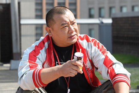 TKO木下演じる石黒良久。(c)TBS