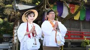 「千鳥もビックリ!!イマドキお遍路はじめませんか？」で四国遍路に臨むWエンジン・チャンカワイ（右）と、同行するデヴィ夫人（左）。(c)RSK