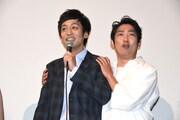 とろサーモン村田（左）とNON STYLE石田（右）。