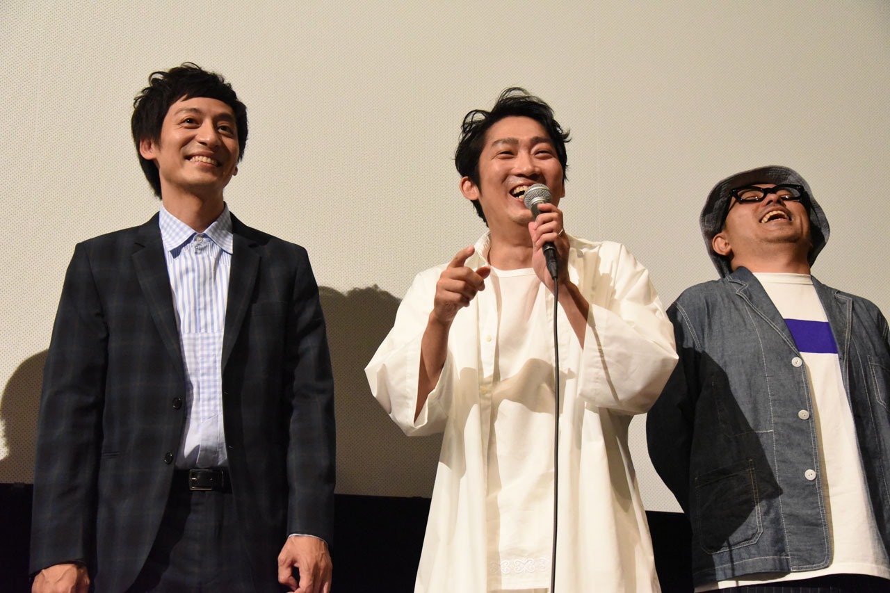 舞台挨拶中の様子。