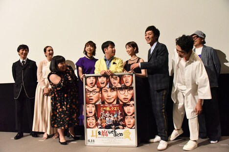 フォトセッション時、ポスターと同じ表情をリクエストされる登壇者たち。