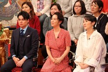 平成ノブシコブシ吉村（前列左）ら。(c)フジテレビ