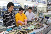 「冒険発掘バラエティ 霜降り明星のあてみなげ」ロケ中の様子。(c)静岡朝日テレビ