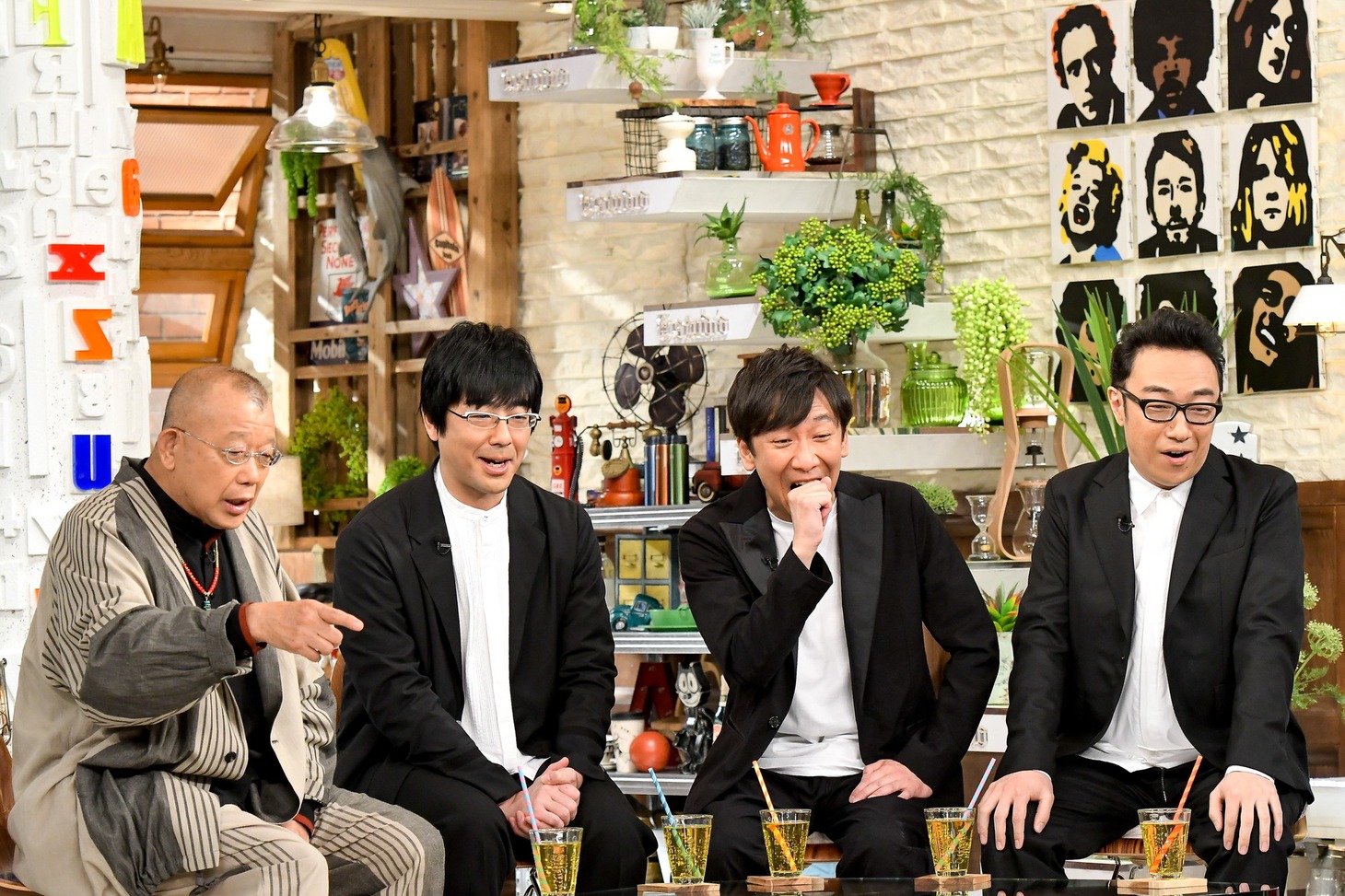（左から）笑福亭鶴瓶、東京03。(c)TBS