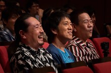 審査員を務める（左から）笑い飯・西田、ブラックマヨネーズ吉田、FUJIWARA原西。(c)読売テレビ