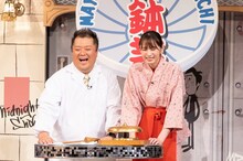 左からブラックマヨネーズ小杉、宮田聡子。(c)読売テレビ