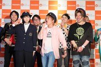 「いずっぱこ・よしもとお笑い電車出発進行」記者会見の様子。