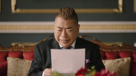 新CM「リビング」編のワンシーン。