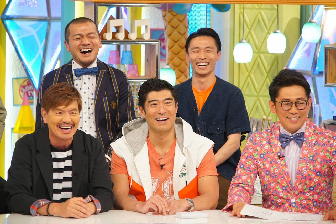 「アオハルTV」に出演する（前列左から）ヒロミ、高嶋政宏、ビビる大木と、カミナリ（後列）。(c)フジテレビ