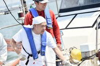 投網漁に挑戦するあばれる君。(c)日本テレビ