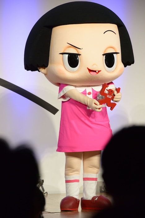 「第56回ギャラクシー賞」贈賞式に登壇したチコちゃん。