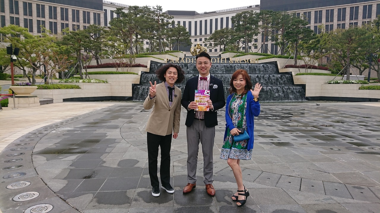 左から学天即、ハイヒール・モモコ。(c)読売テレビ