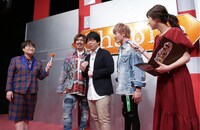 トリオを組むEXITと宮下草薙・草薙。