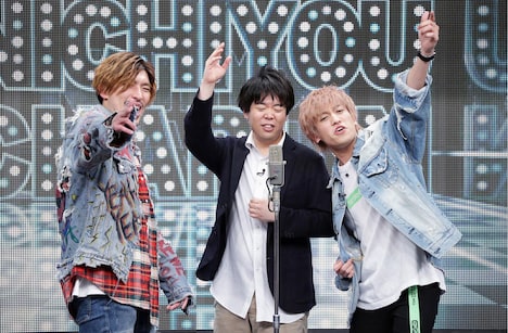 EXITと宮下草薙・草薙（中央）による“クサジット”。