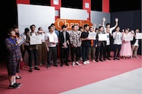 ユニットネタ祭りに参加する芸人たち。