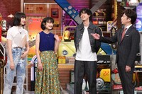 左から小松菜奈、門脇麦、成田凌、フットボールアワー後藤。(c)日本テレビ