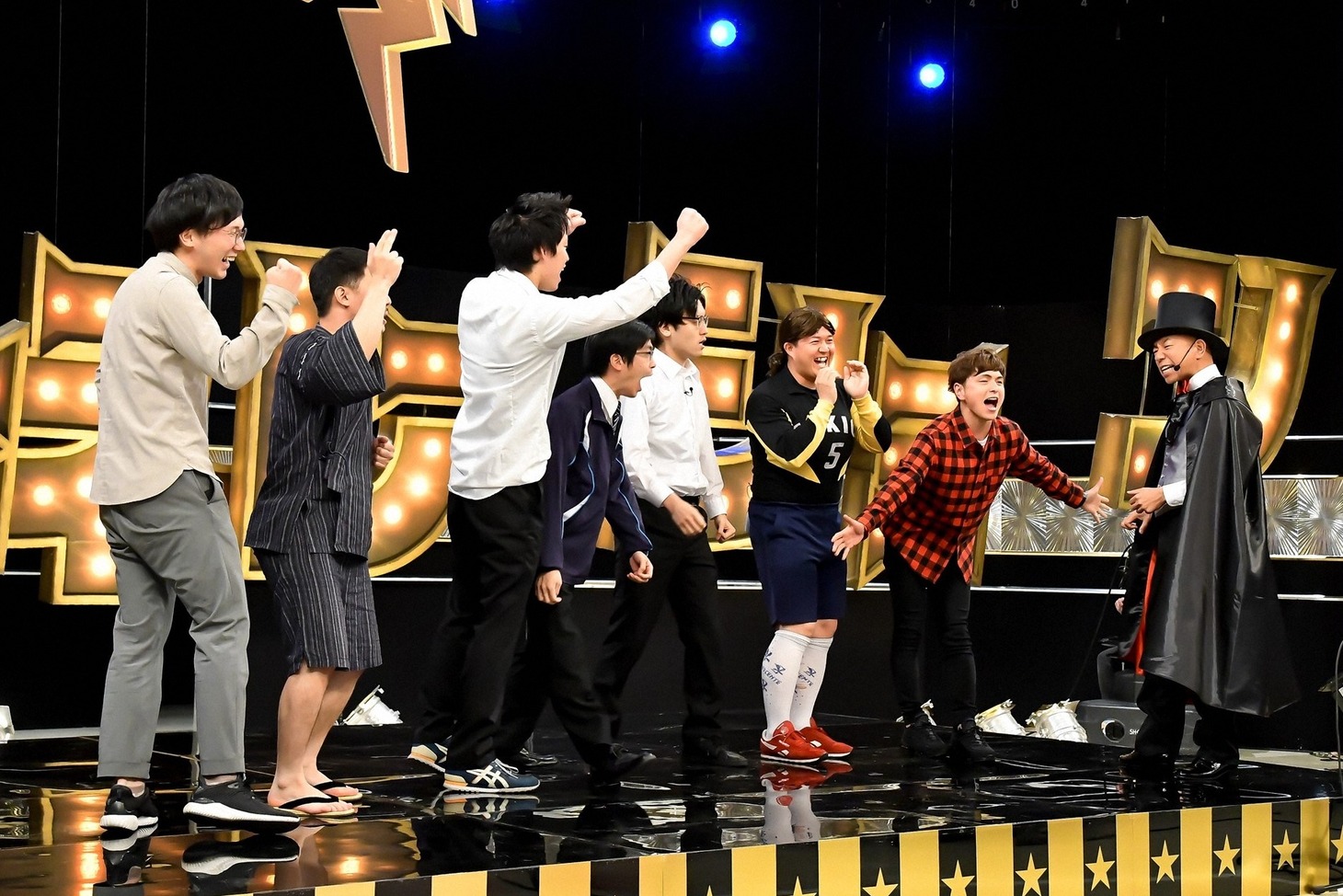 （左から）ザ・マミィ、青色1号、しゃかりき、バイきんぐ小峠。(c)TBS