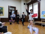 会場に現れる一同。
