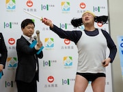 左から次長課長・河本、くまだまさし。