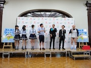 左から菖蒲まりん、堀詩音、太田夢莉、タカアンドトシ、次長課長・河本、くまだまさし。