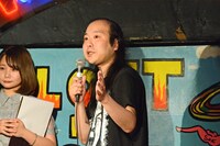 ふみつけ大将軍小仲（右）