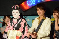 左からコウメ太夫、AMEMIYA。