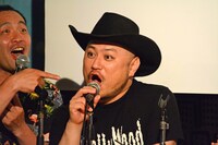 ハリウッドザコシショウ（右）