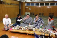 （左から）ダウンタウン、千代丸、九重親方、坂上忍。(c)フジテレビ