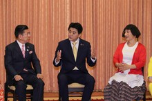 （左から）西川きよし、ビスケッティ佐竹、すっちー。